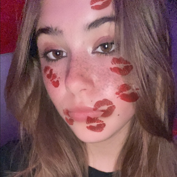 Meet your Posher, Emily - Picture 1 of 1